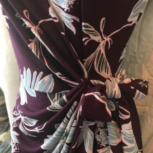 Lark & Ro * PLUM White BLUE FLORAL Cap Slv WRAP DRESS * Work / Date * NWOT * XS - Picture 5 of 12